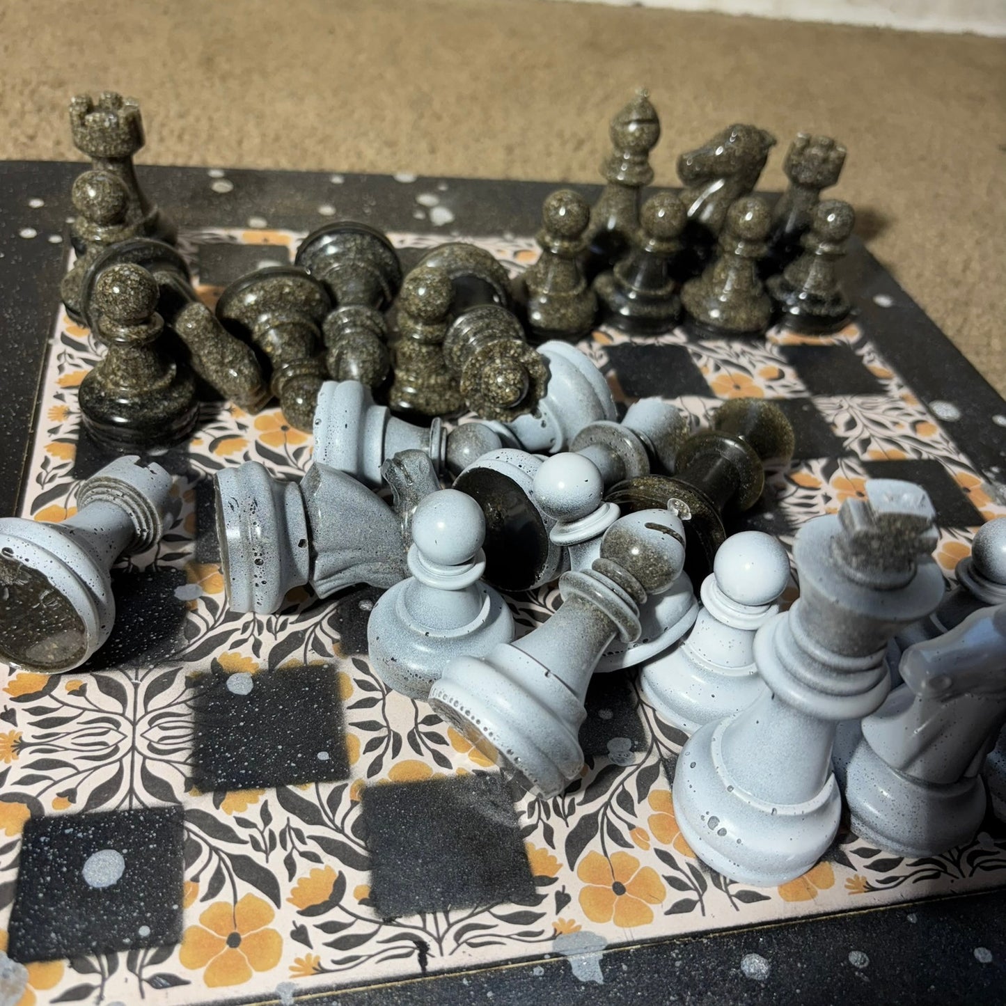 Supreme Vintage - Large Deluxe Chess Set