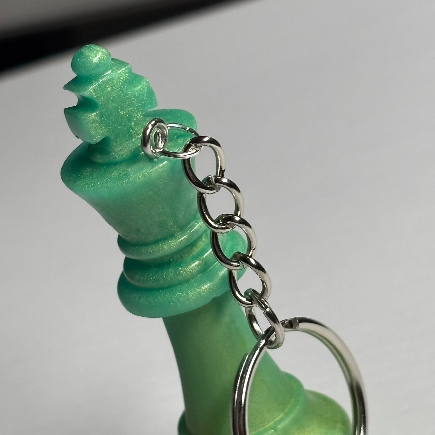 Green Mesh King - Handmade Resin Keychain