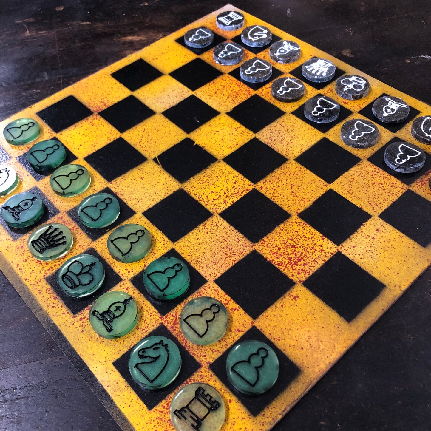 Speckled Green/Yellow - Painted Chess Set