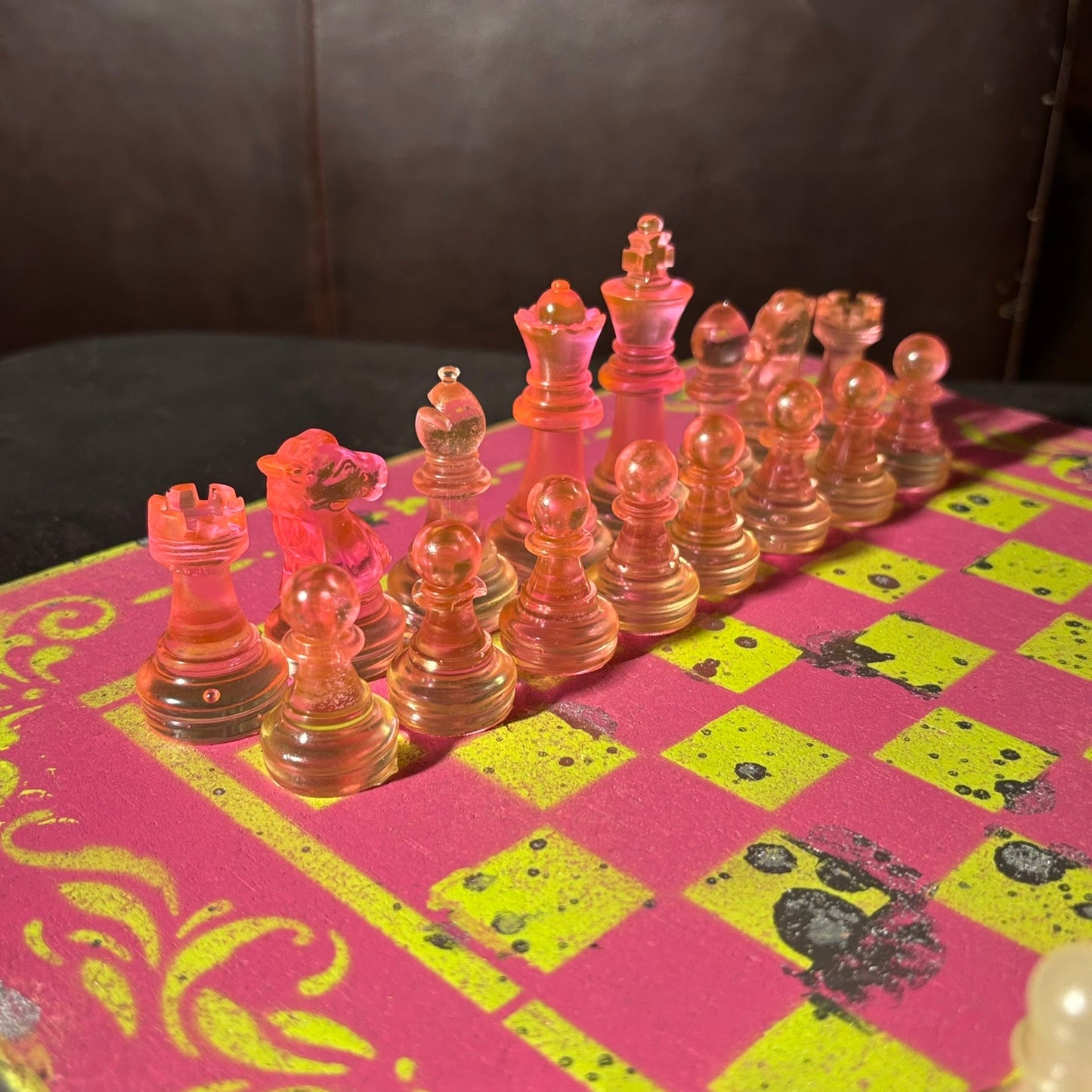 Spotted Neon Green Pink - Painted Chess Set