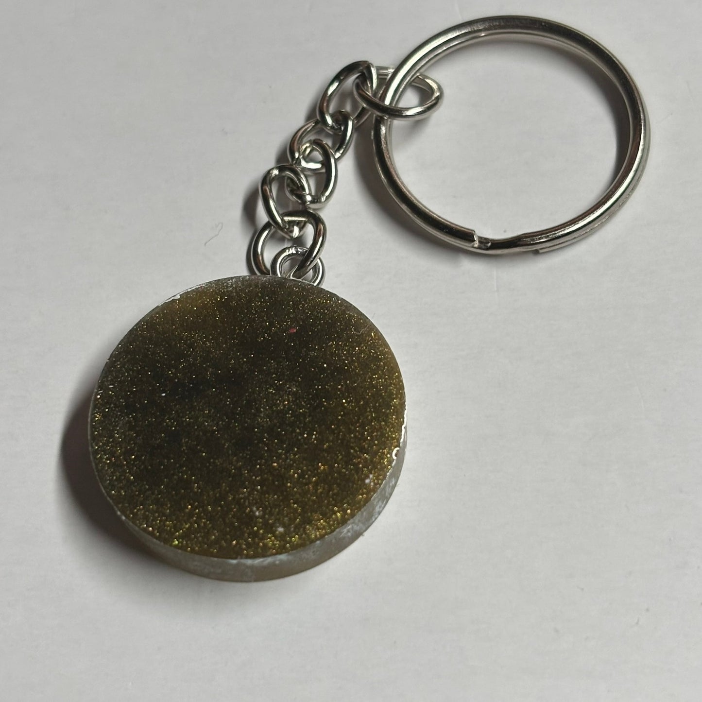 Dirty Green Queen - Handmade Resin Keychain - Flat Edition