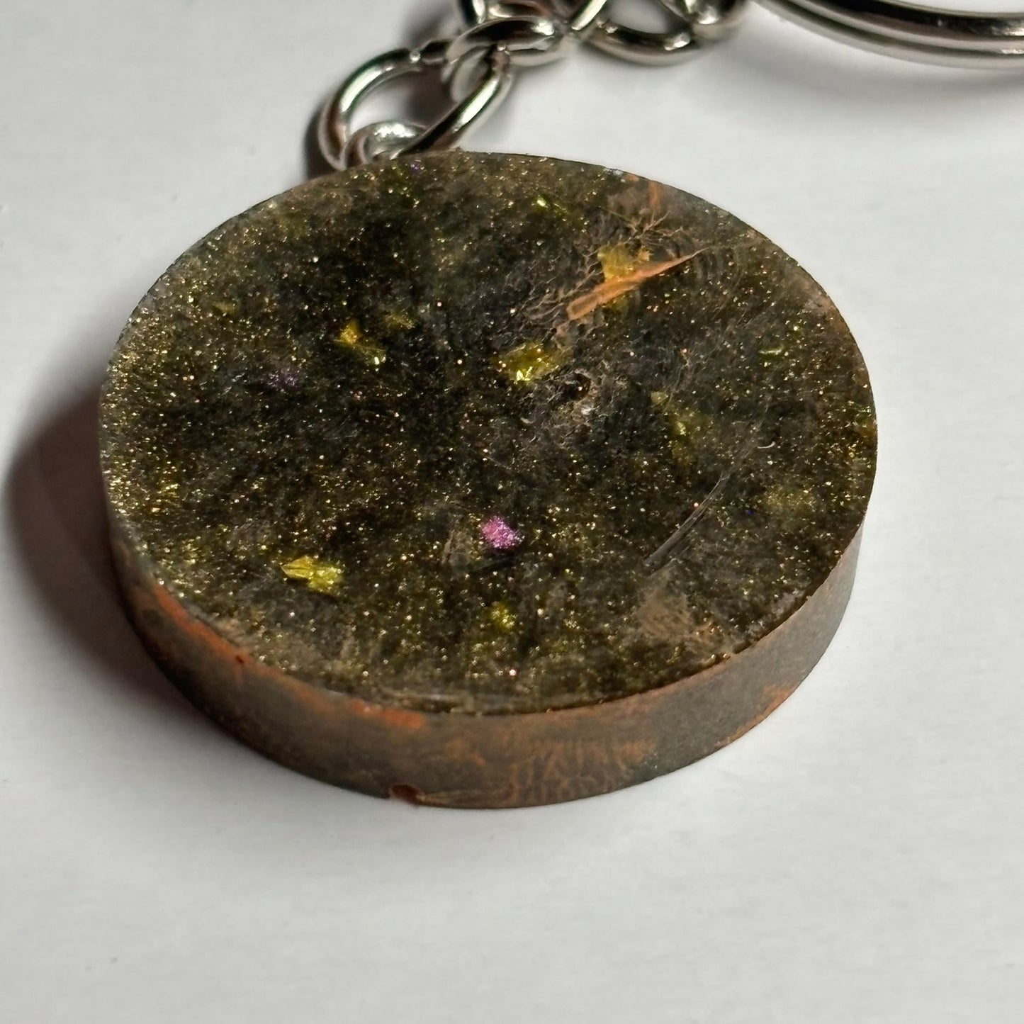 Dirty Green Orange Lining - Handmade Resin Keychain - Flat Edition