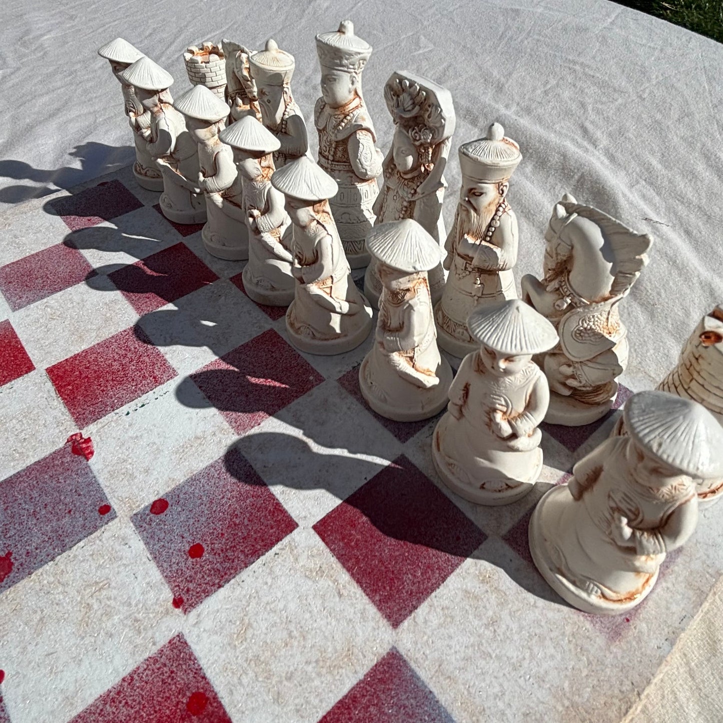 Spacey Red & White - Chinese Edition Chess Set