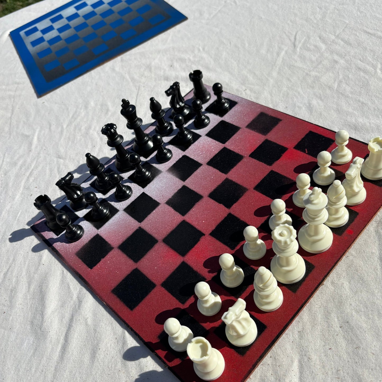 Snow Red - Painted Chess Set