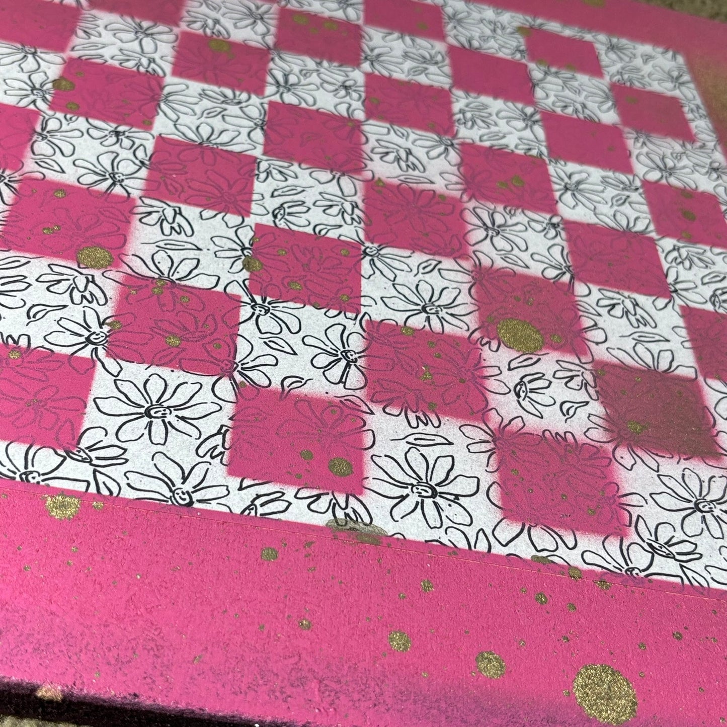 Supreme Pink Flowers - Large Deluxe Chess Set