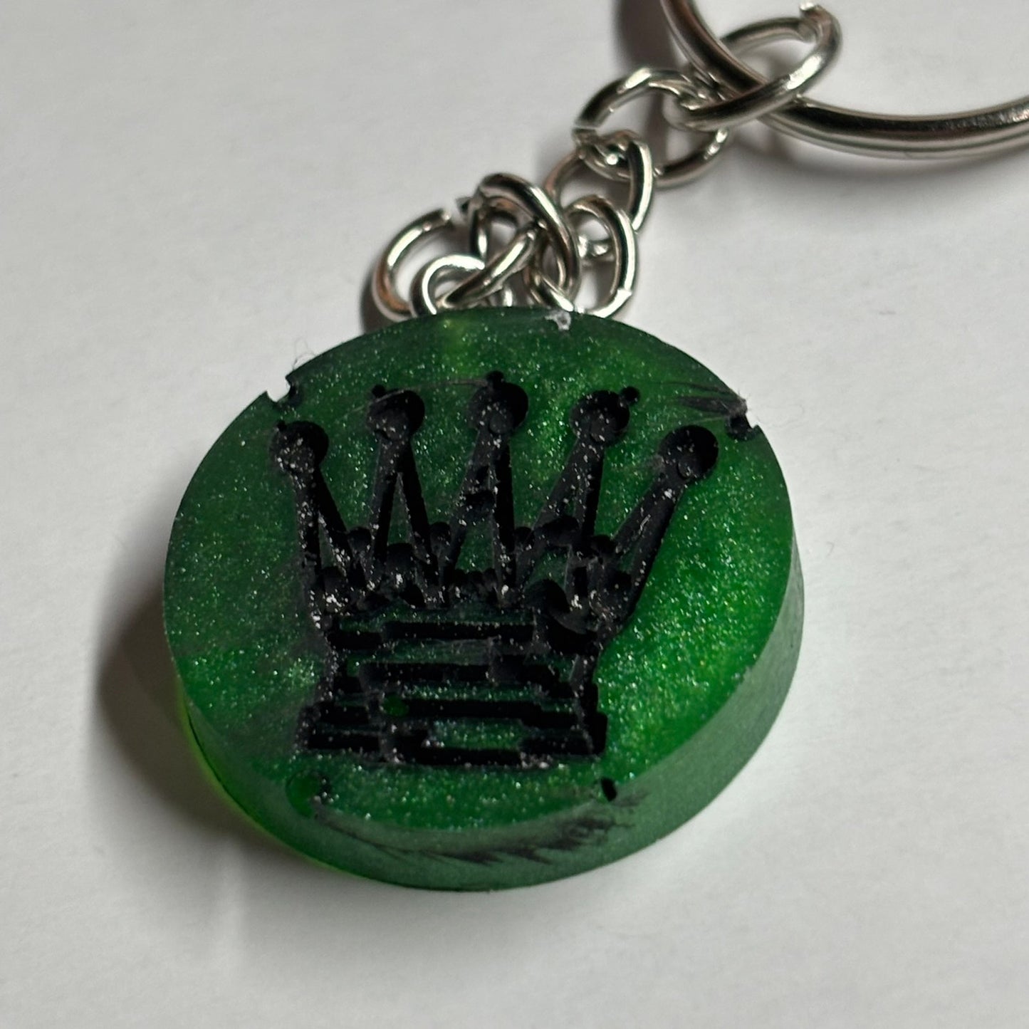 Dark Green Queen - Handmade Resin Keychain - Flat Edition