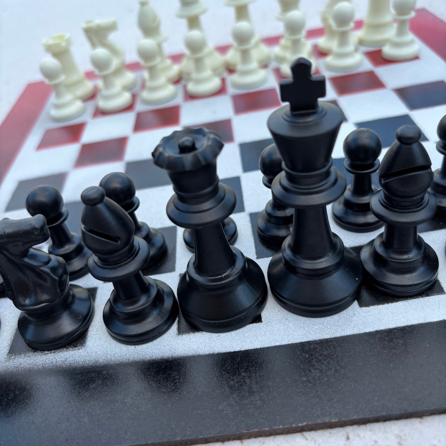 Speed Black & Red - Painted Chess Set