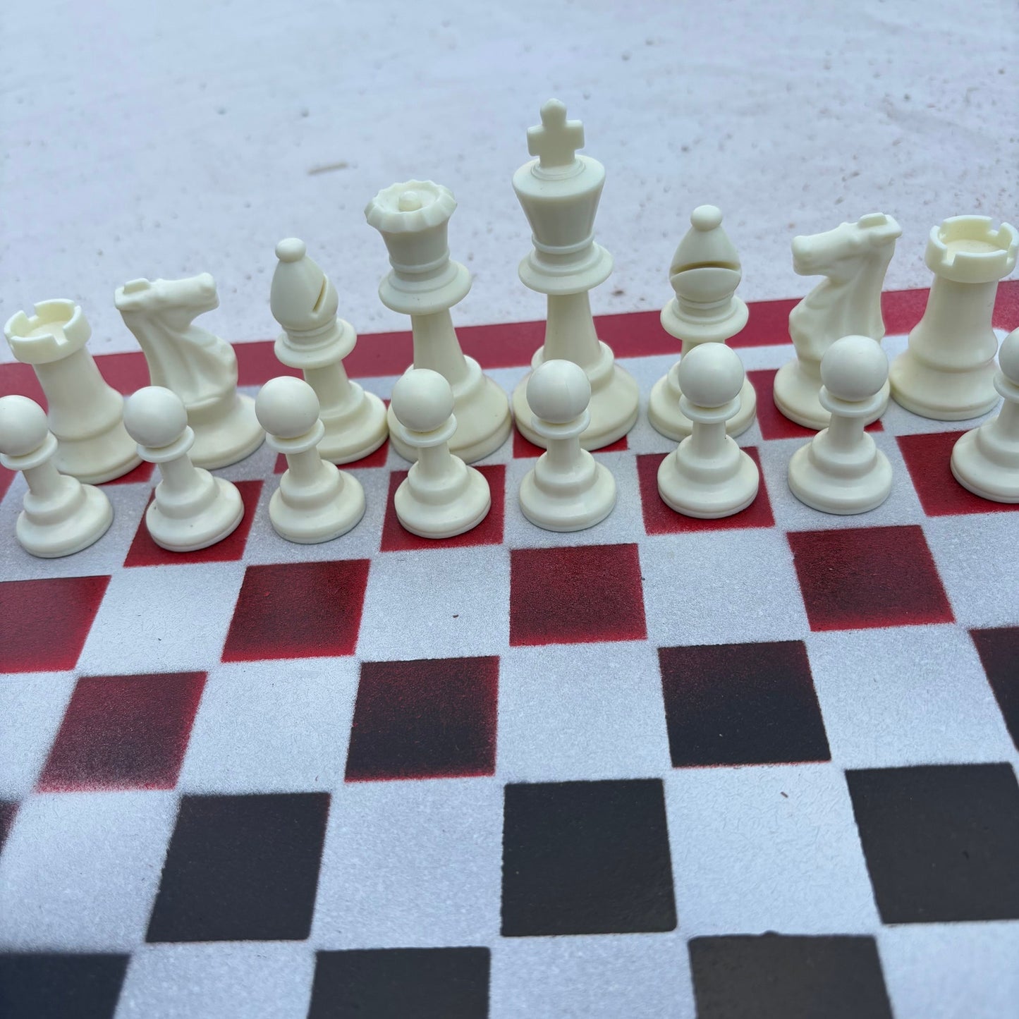 Speed Black & Red - Painted Chess Set