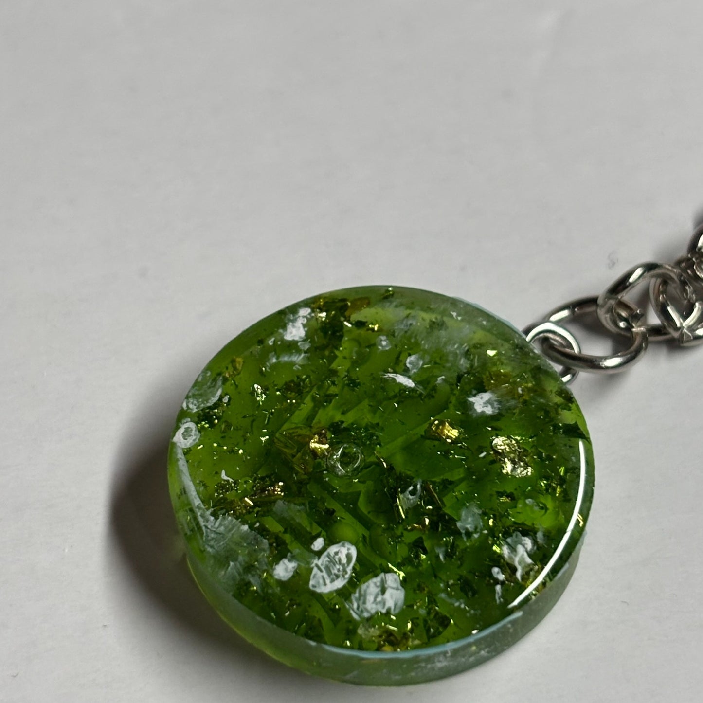 Fire Green Queen - Handmade Resin Keychain - Flat Edition