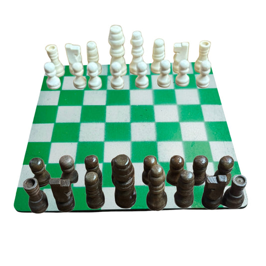 Simple Green & White - Mini Chess Set