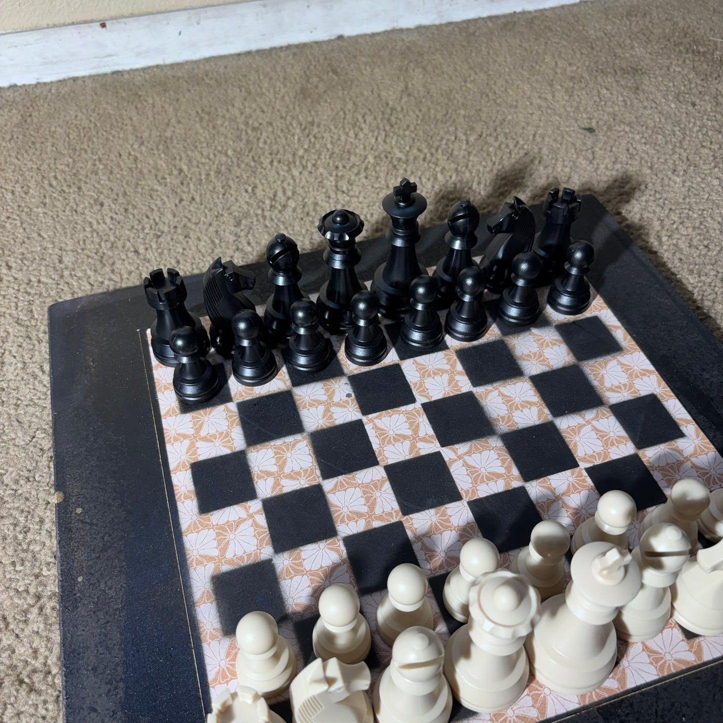 Golden Pattern - Large Deluxe Chess Set