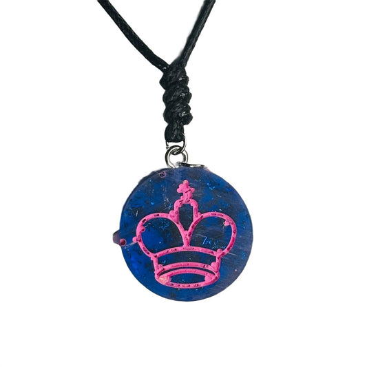 🎁 Blue & Pink King - Handmade Resin Chess Necklace (100% off)