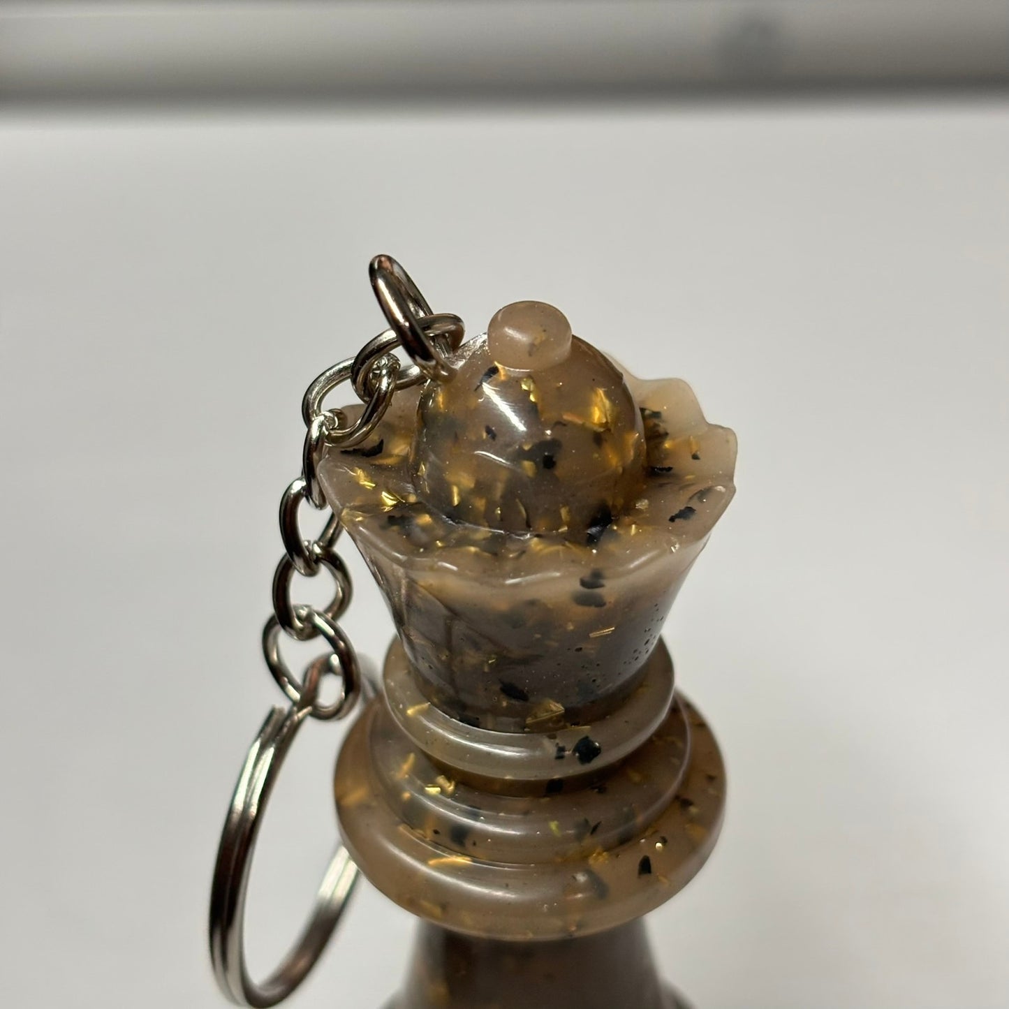 Queen Vintage Brown - Handmade Resin Keychain - Large Edition