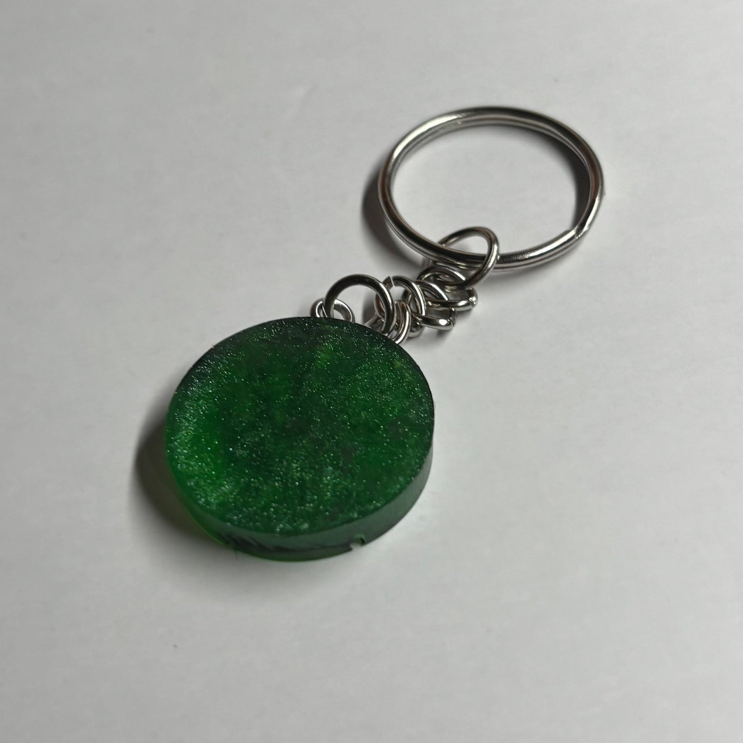 Dark Green Queen - Handmade Resin Keychain - Flat Edition