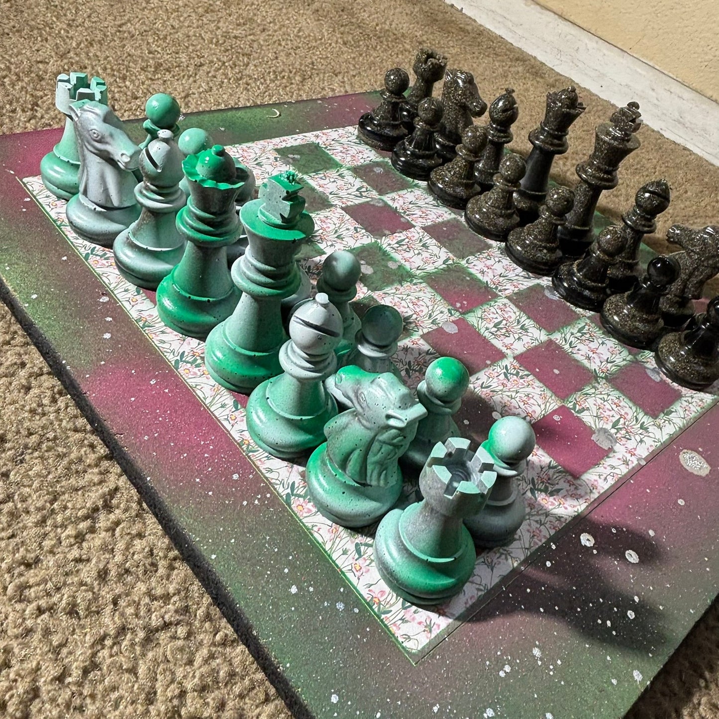 Green Pink Mesh - Large Deluxe Chess Set