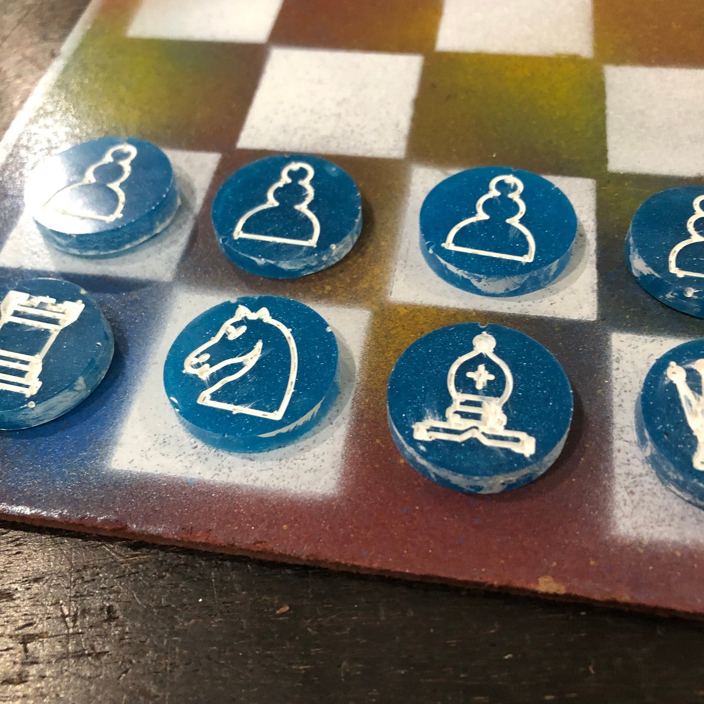 Color Mesh - Painted Chess Set