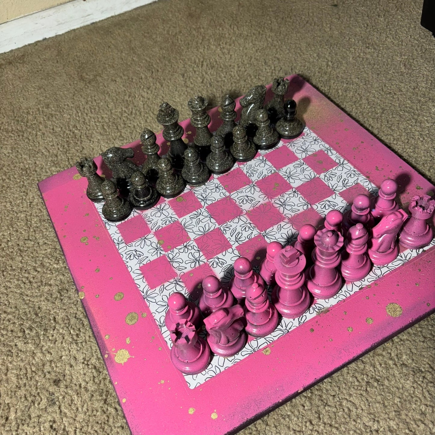 Supreme Pink Flowers - Large Deluxe Chess Set