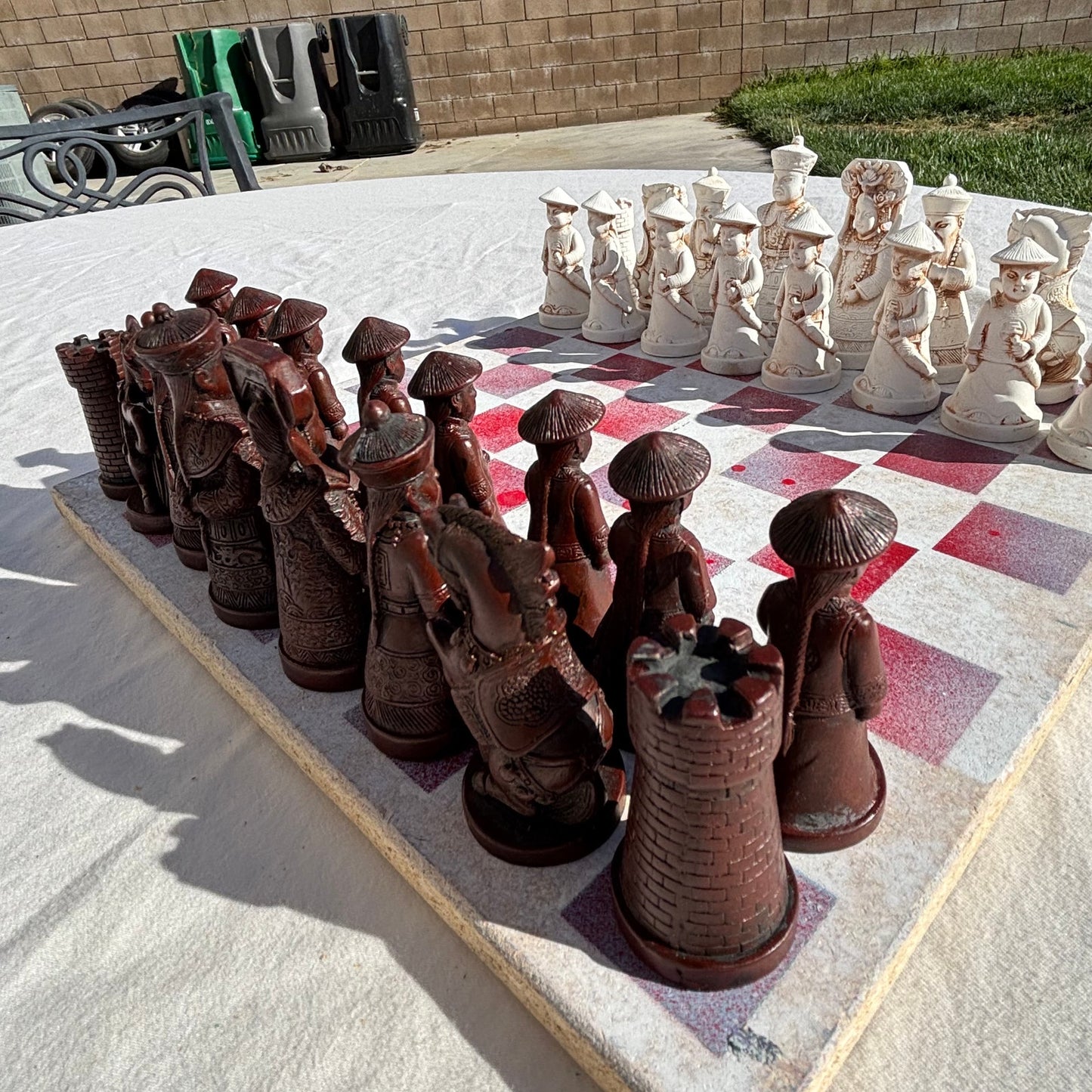 Spacey Red & White - Chinese Edition Chess Set