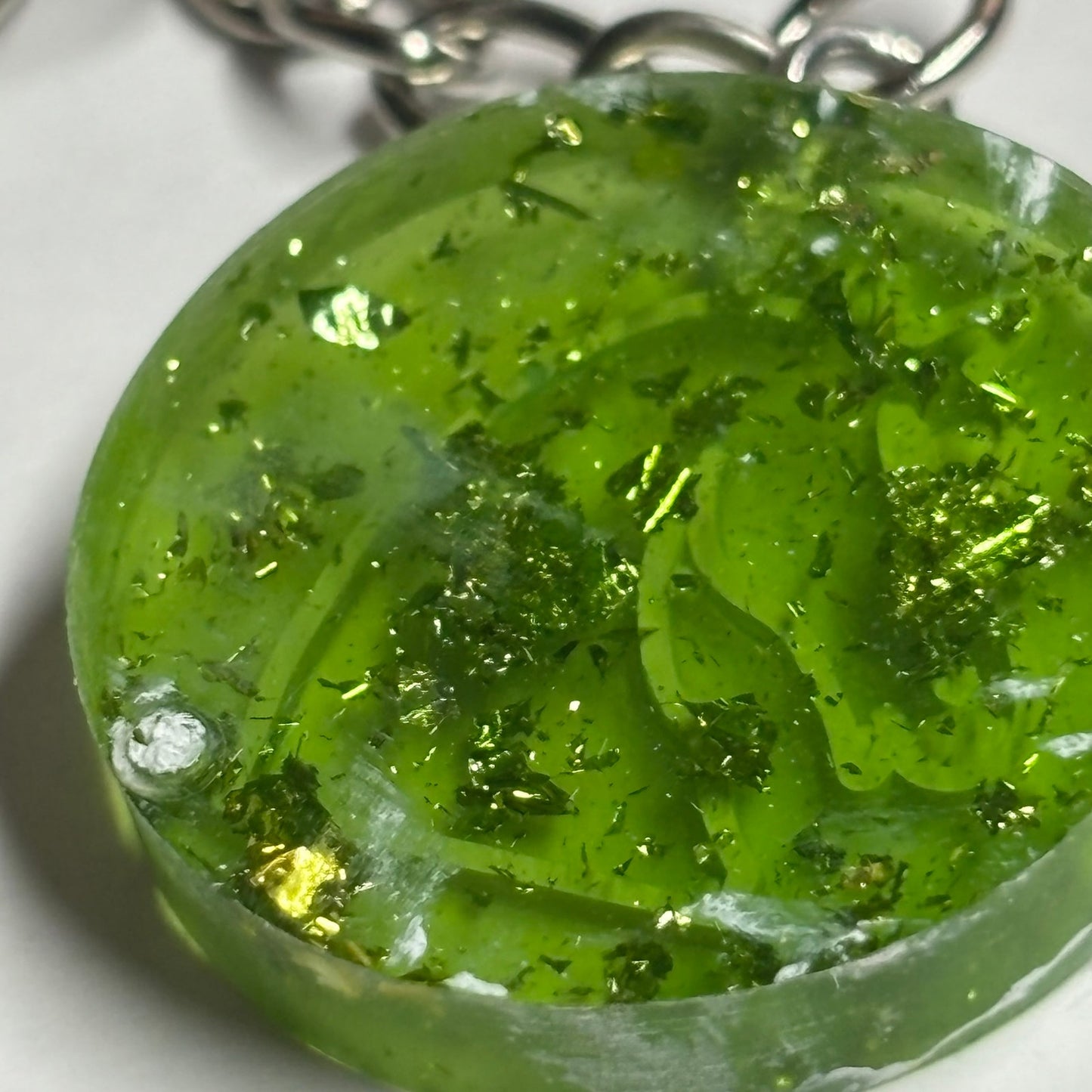 Green Flamed Knight - Handmade Resin Keychain - Flat Edition