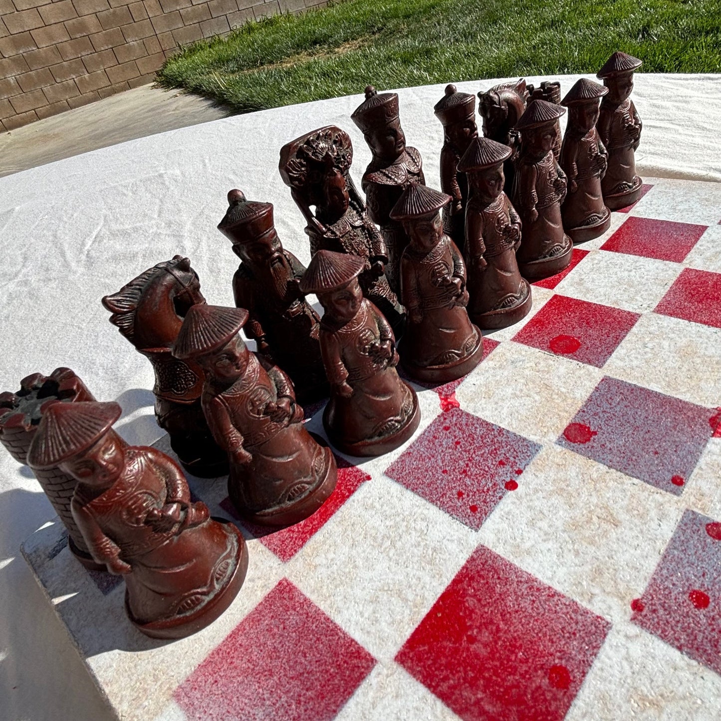 Spacey Red & White - Chinese Edition Chess Set