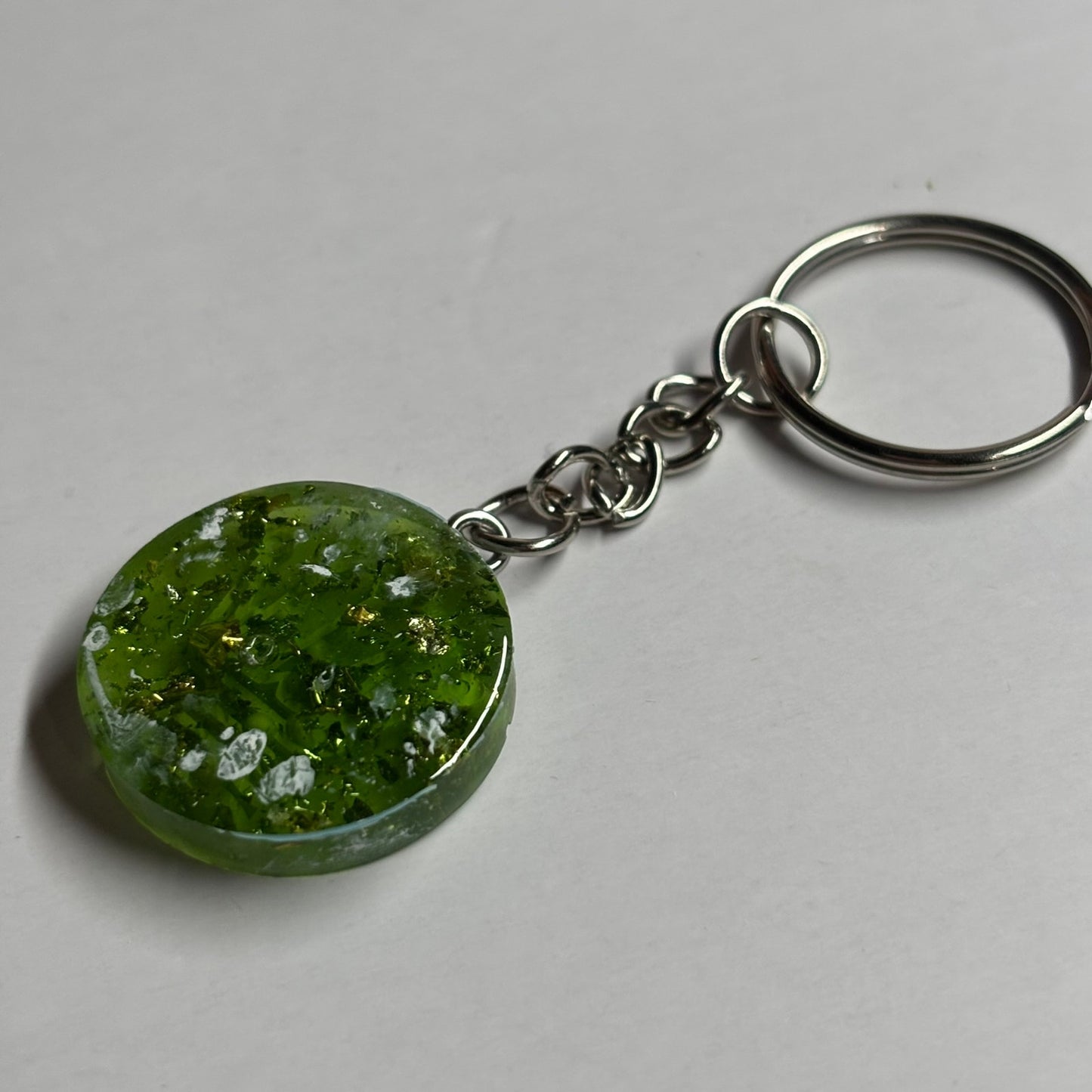 Fire Green Queen - Handmade Resin Keychain - Flat Edition