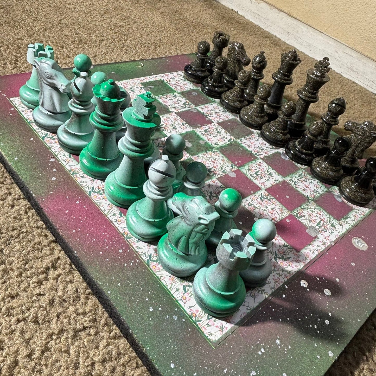 Green Pink Mesh - Large Deluxe Chess Set