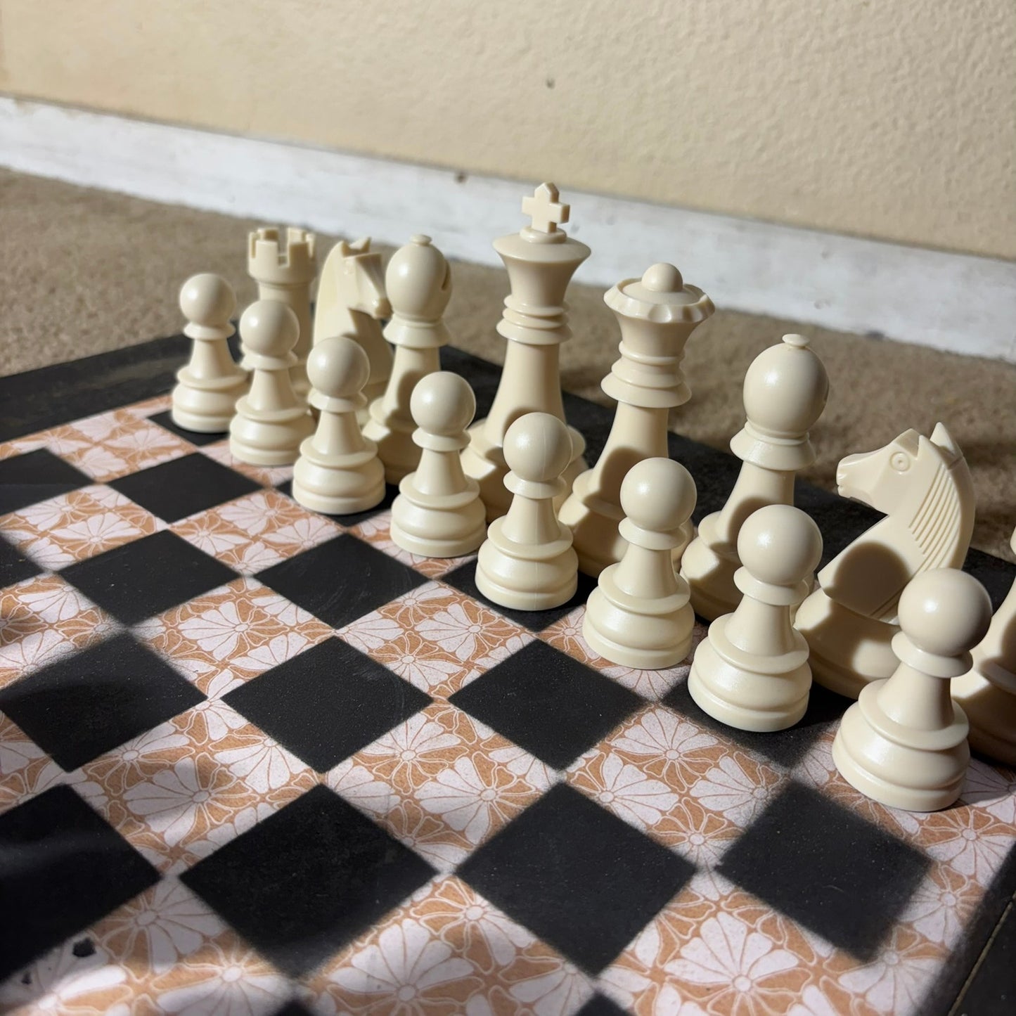 Golden Pattern - Large Deluxe Chess Set