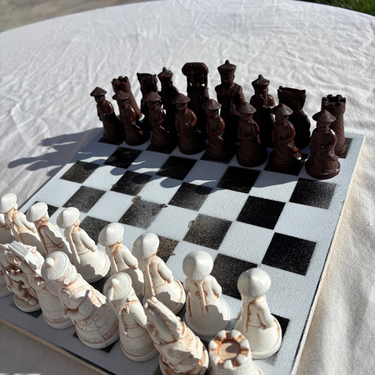 White & Black Gold Hue - Chinese Edition Chess Set