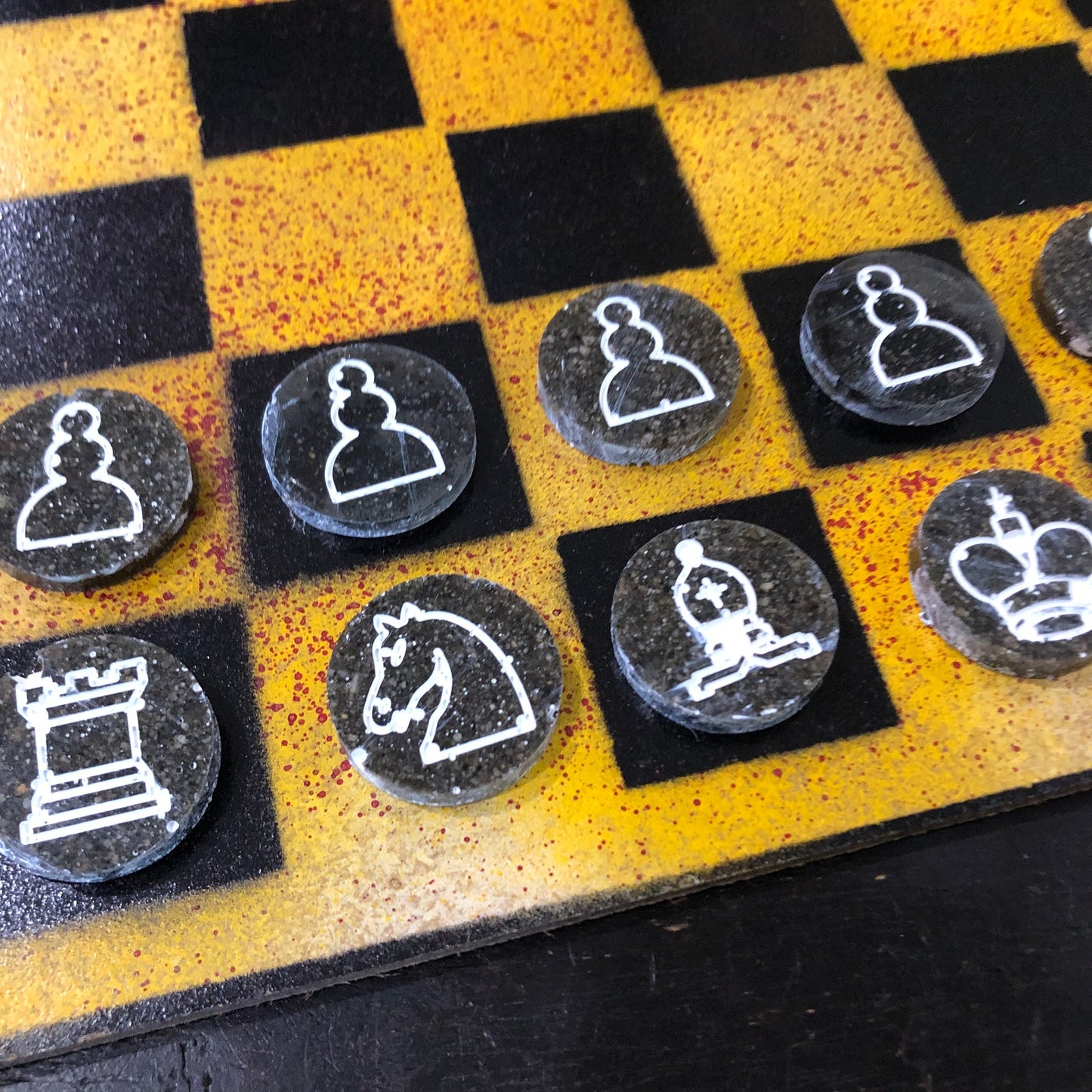Speckled Green/Yellow - Painted Chess Set