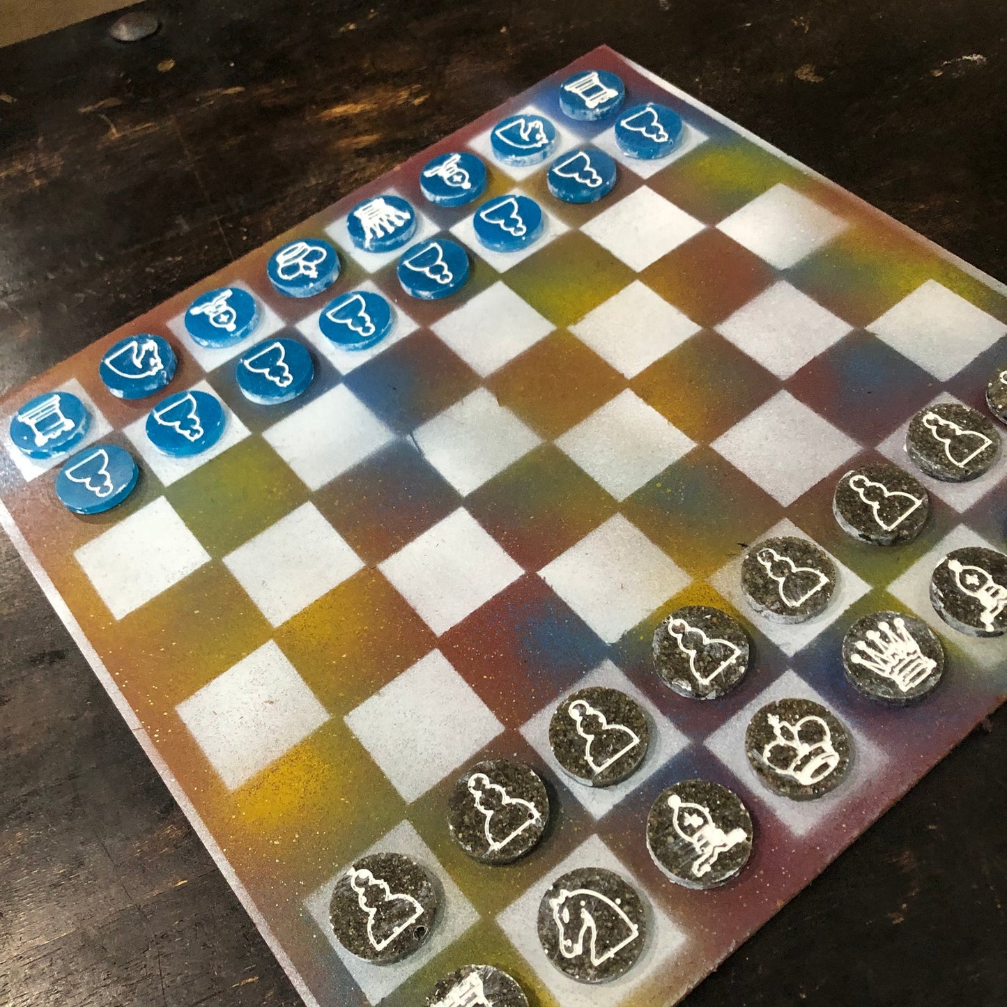 Color Mesh - Painted Chess Set