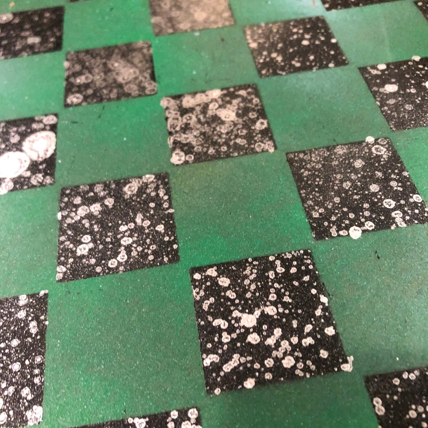 Chrome Drip Green - Painted Chess Set