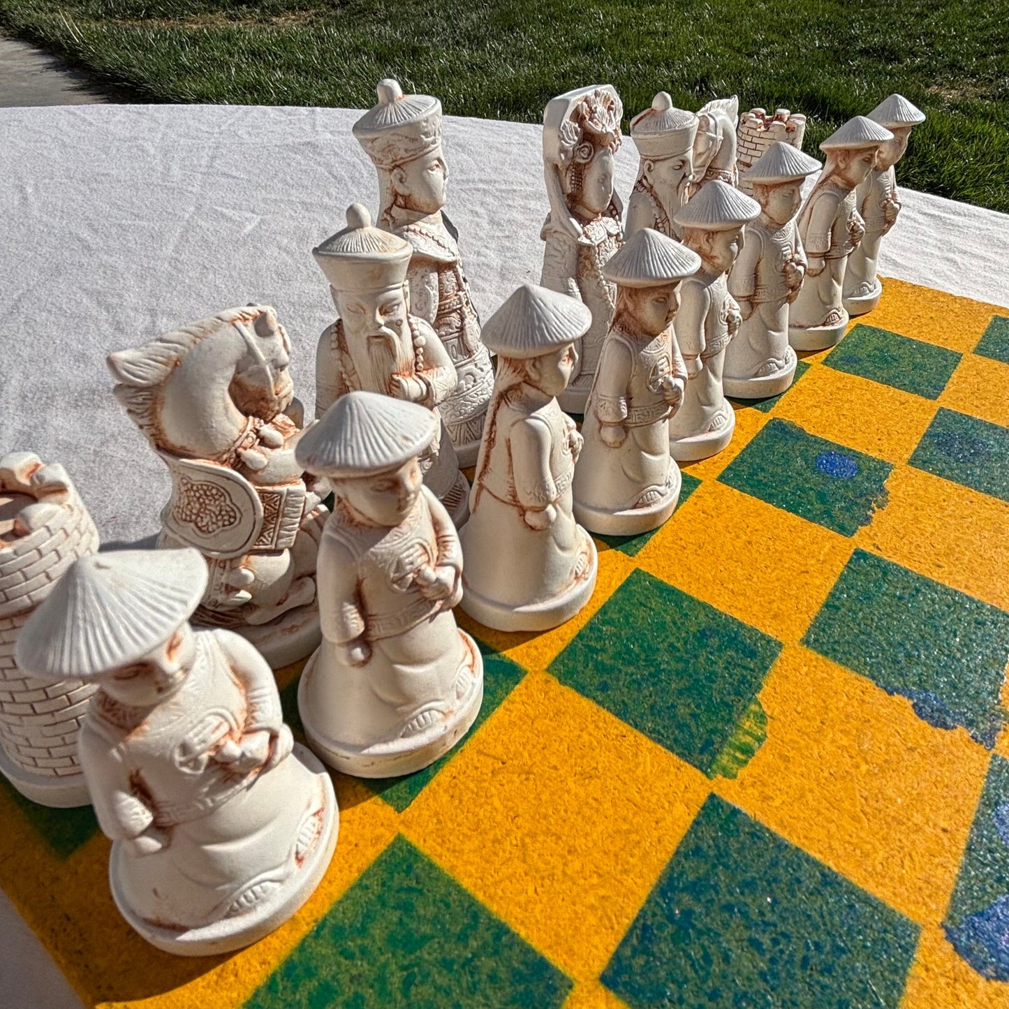 Green Bay Yellow - Chinese Edition Chess Set