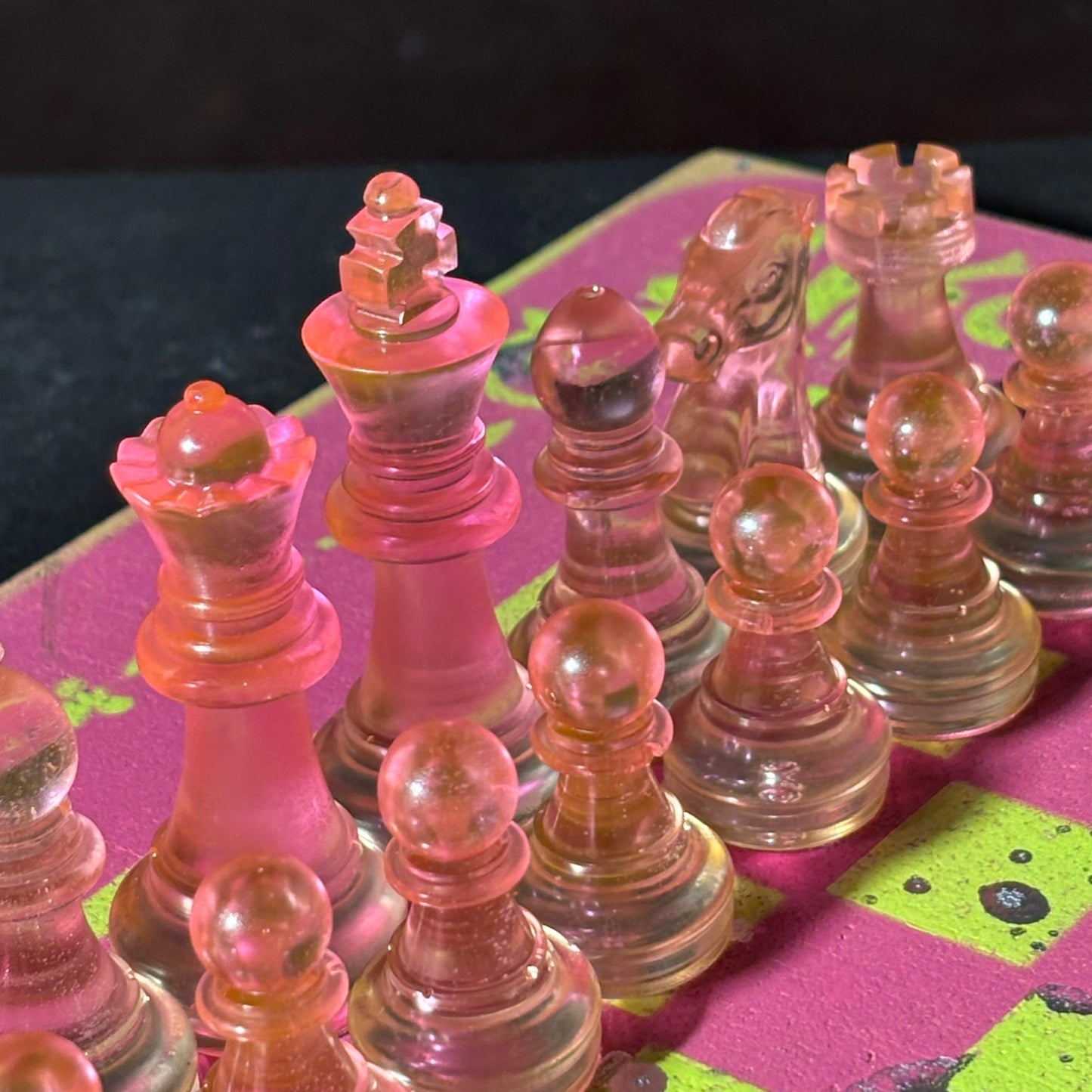 Spotted Neon Green Pink - Painted Chess Set