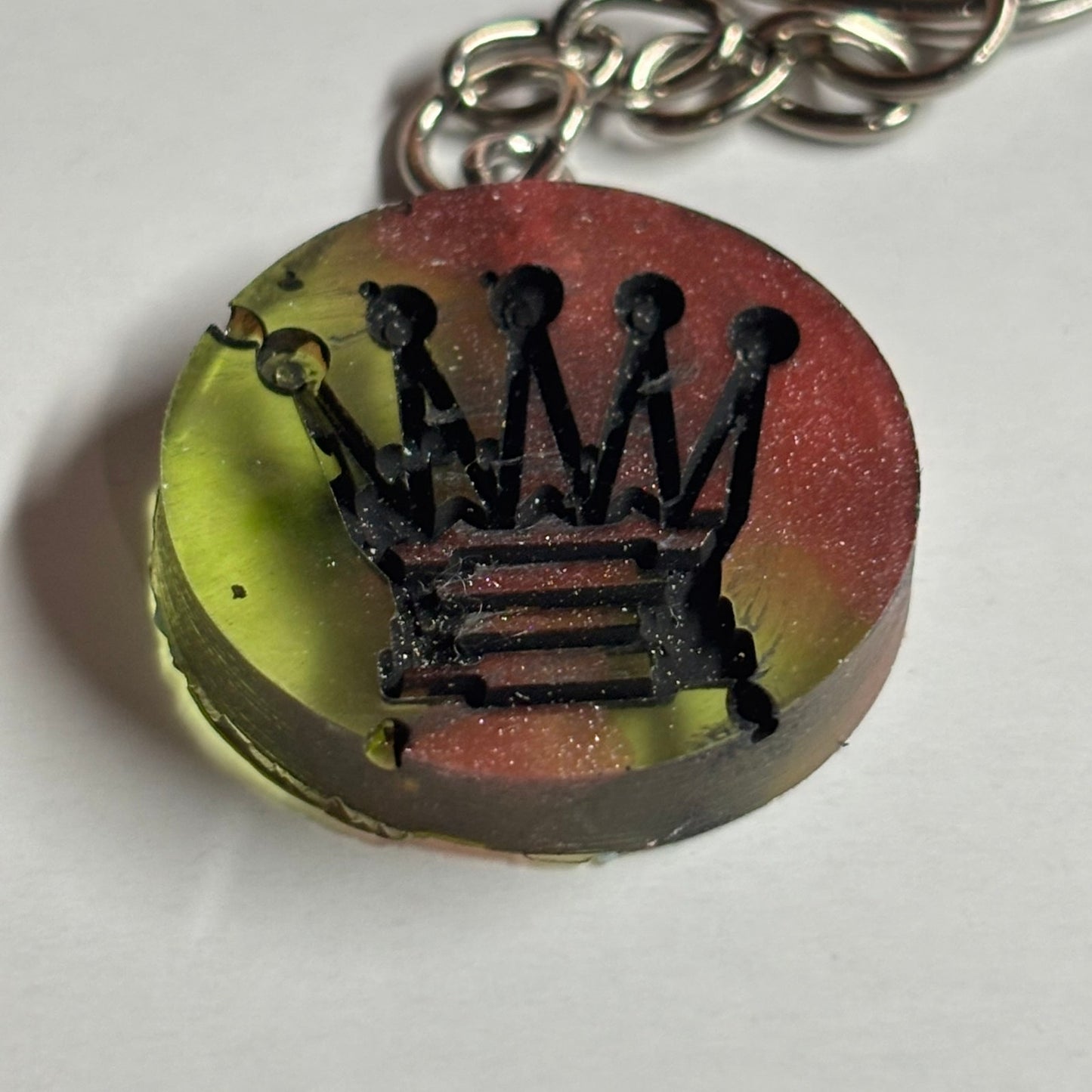 Mixed Colors Queen - Handmade Resin Keychain - Flat Edition