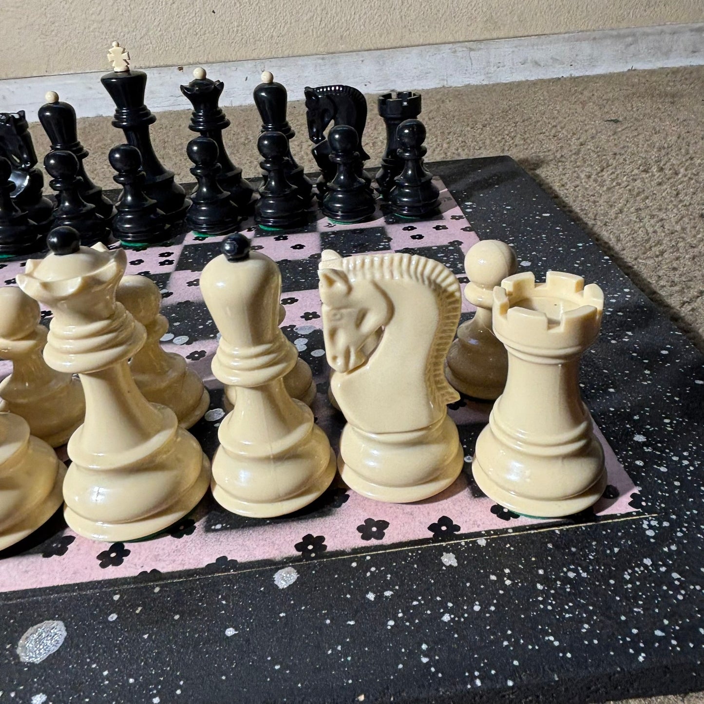 Light Pink Black Mini Flowers - Large Deluxe Chess Set