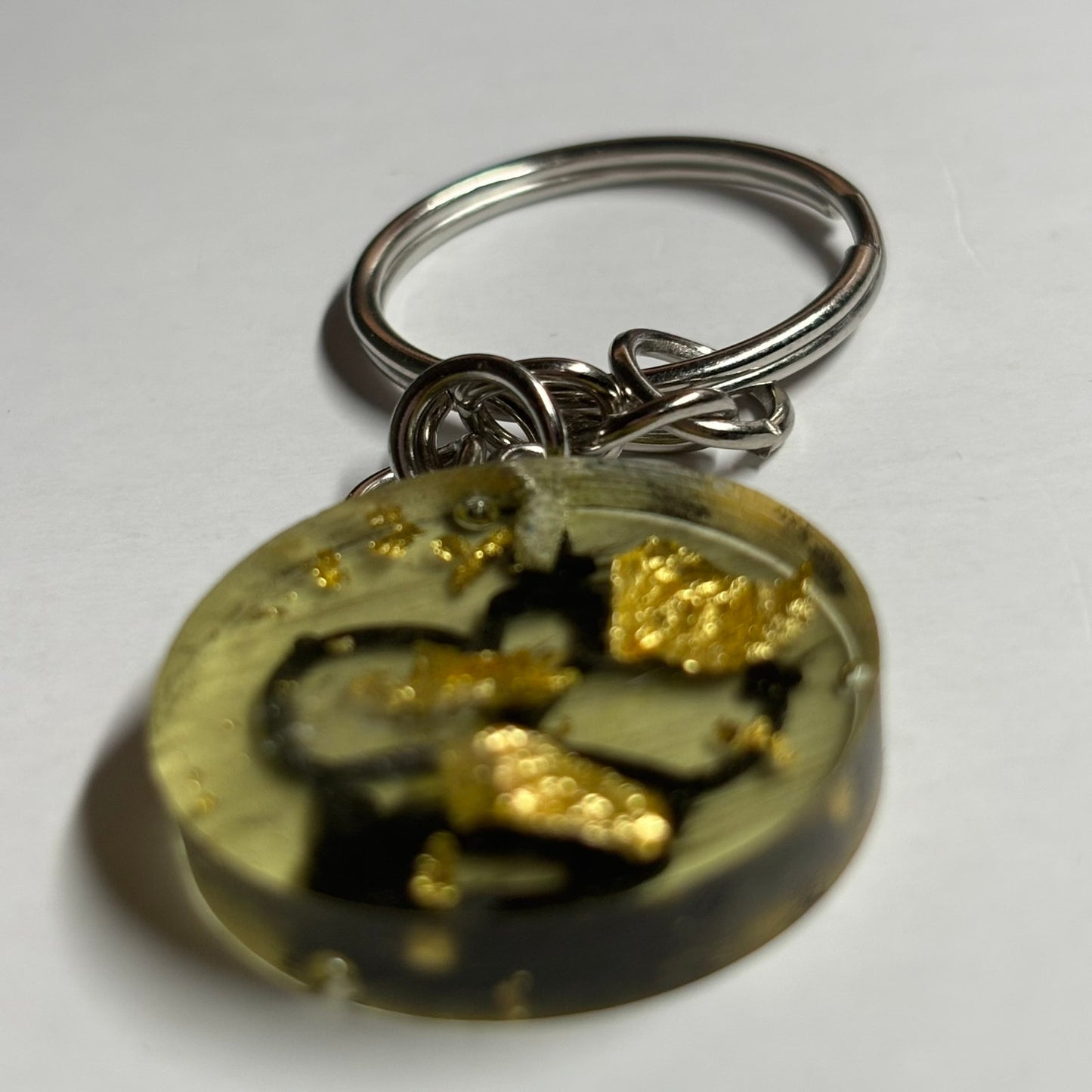 Golden Particles - Handmade Resin Keychain - Flat Edition