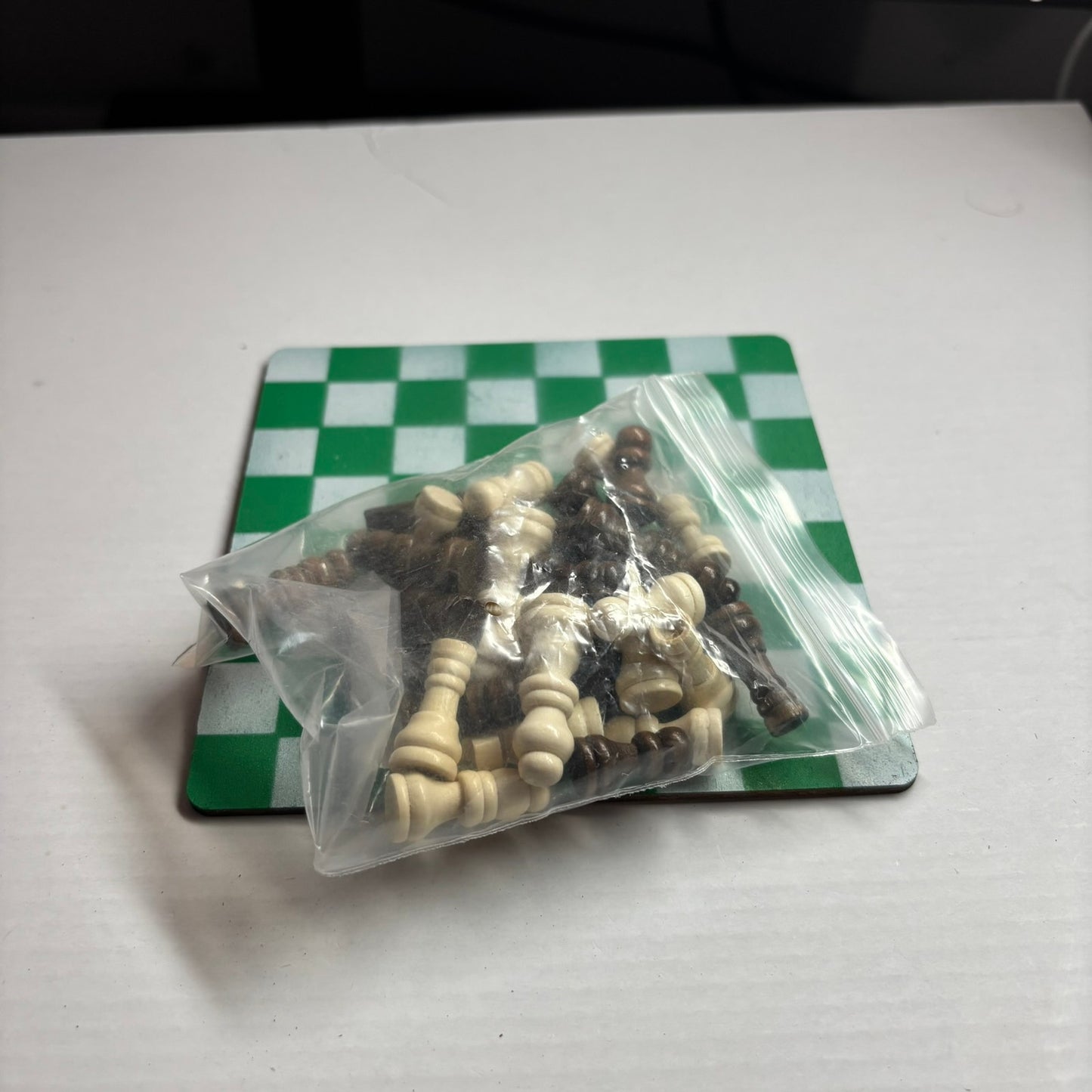 Simple Green & White - Mini Chess Set