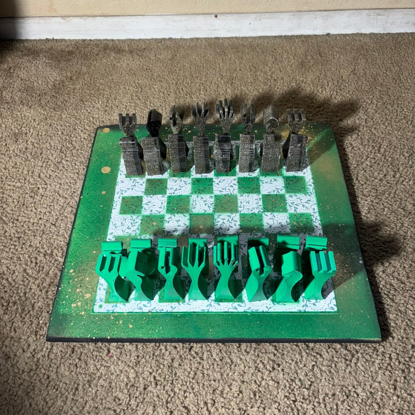 Royal Green Golden Drip - Large Deluxe Chess Set