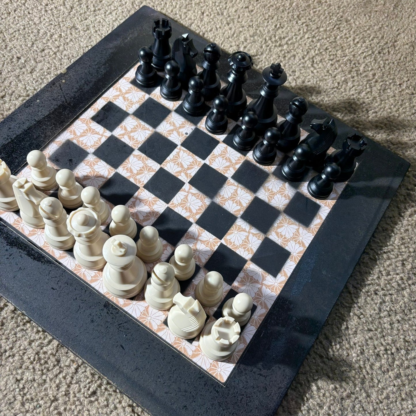 Golden Pattern - Large Deluxe Chess Set