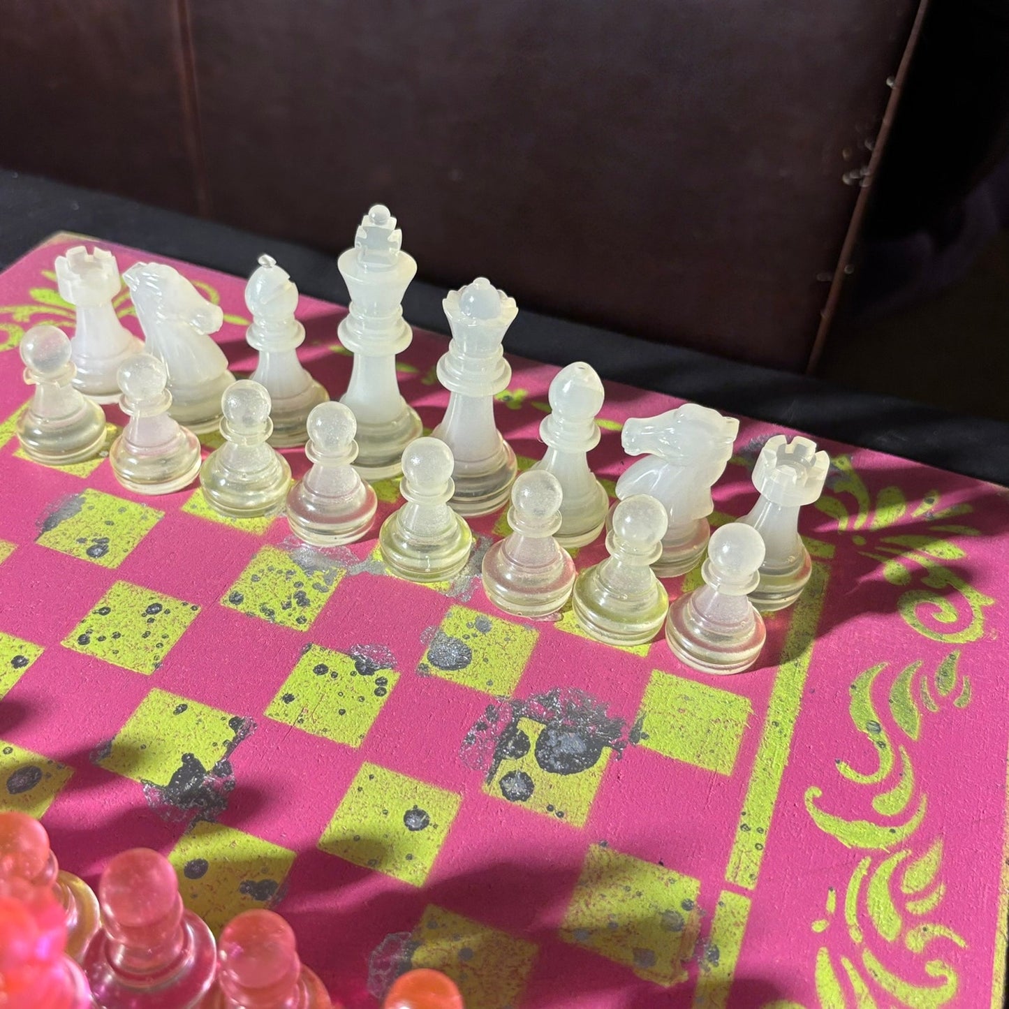 Spotted Neon Green Pink - Painted Chess Set