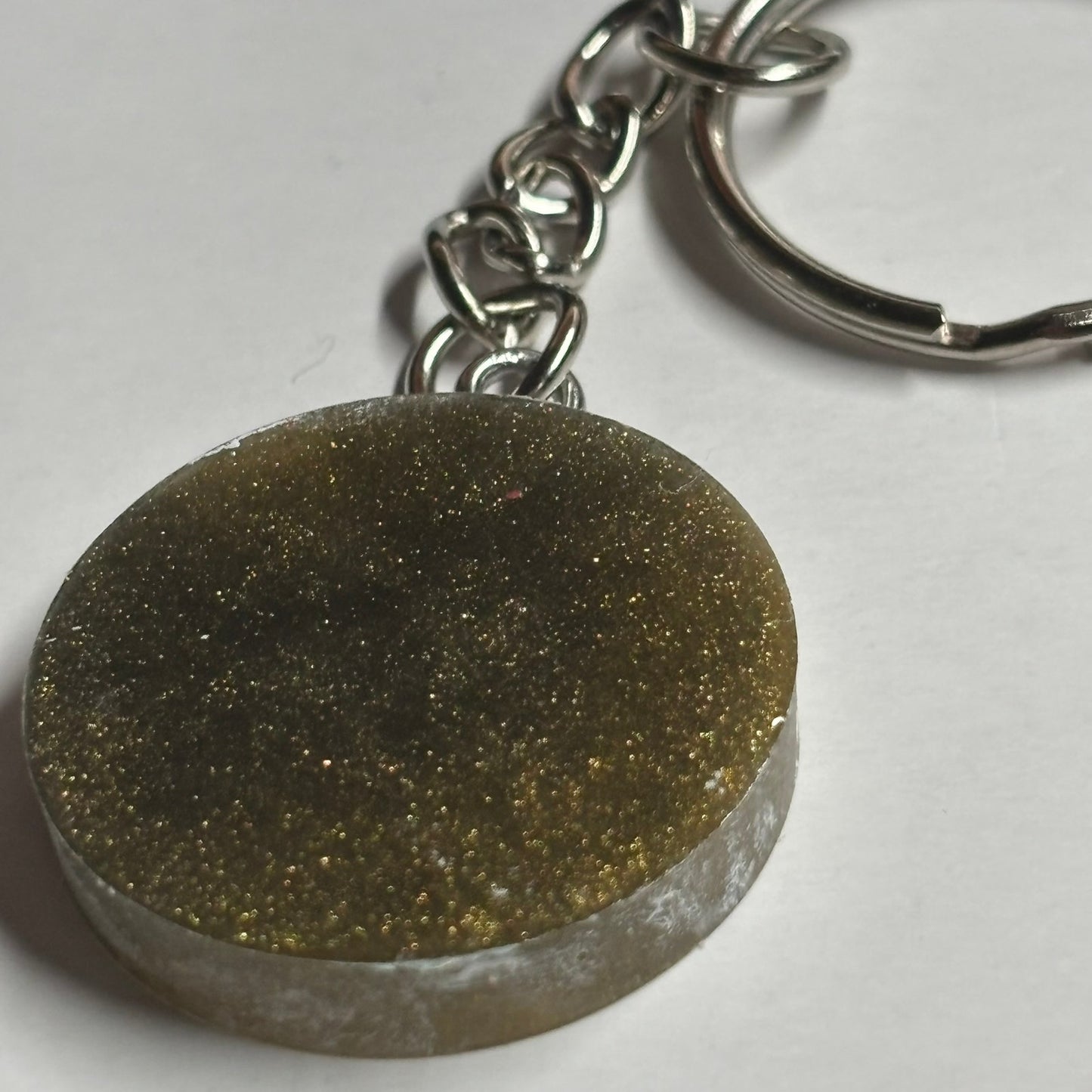 Dirty Green Queen - Handmade Resin Keychain - Flat Edition