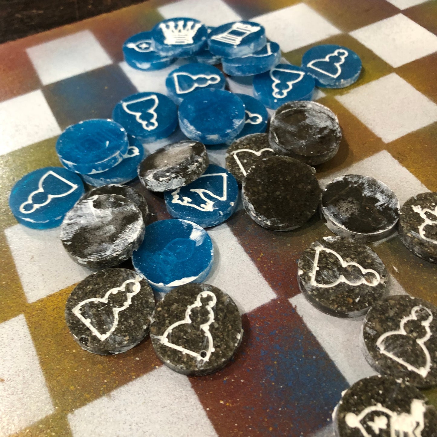 Color Mesh - Painted Chess Set