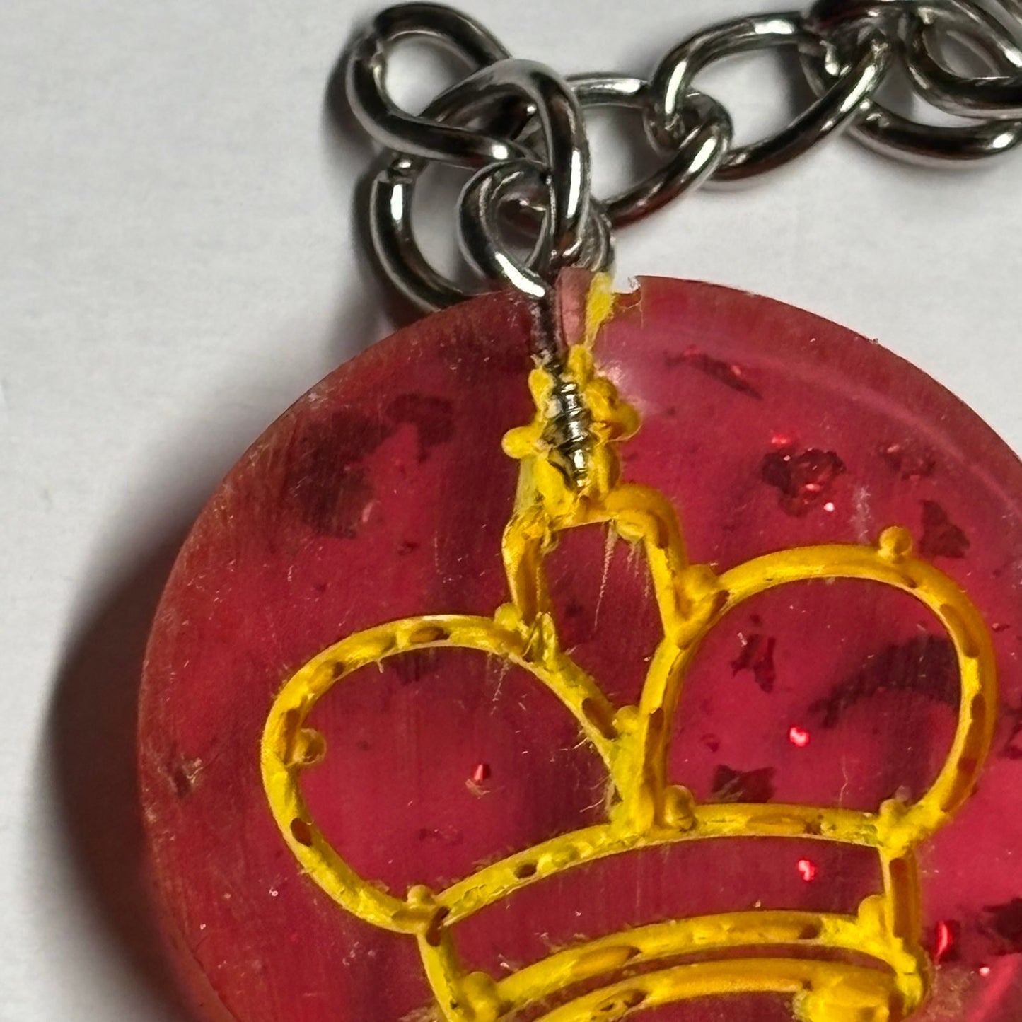 Red Royal King - Handmade Resin Keychain - Flat Edition