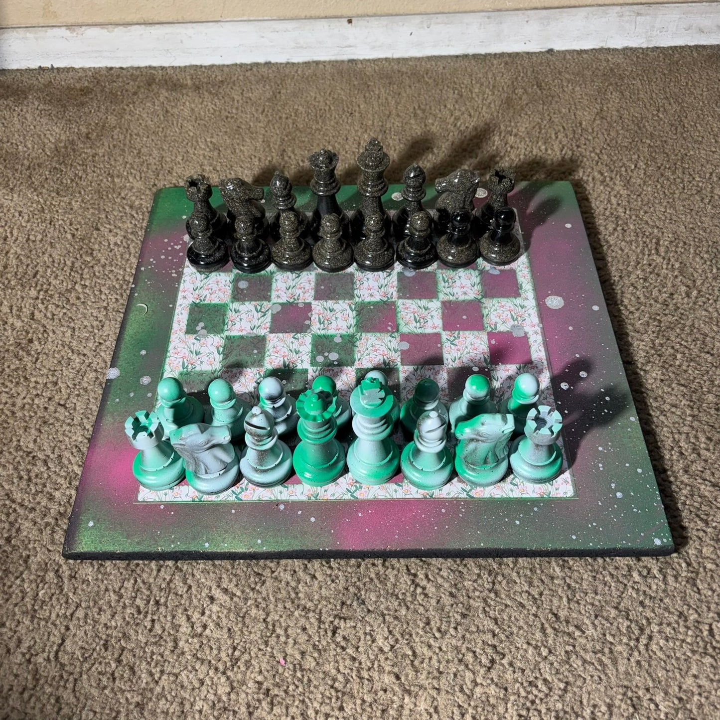 Green Pink Mesh - Large Deluxe Chess Set