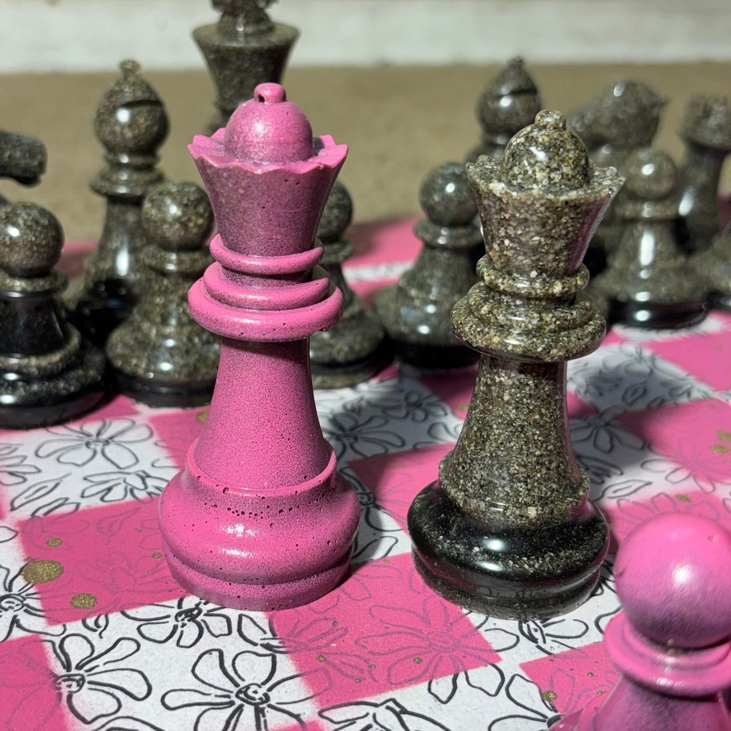 Supreme Pink Flowers - Large Deluxe Chess Set