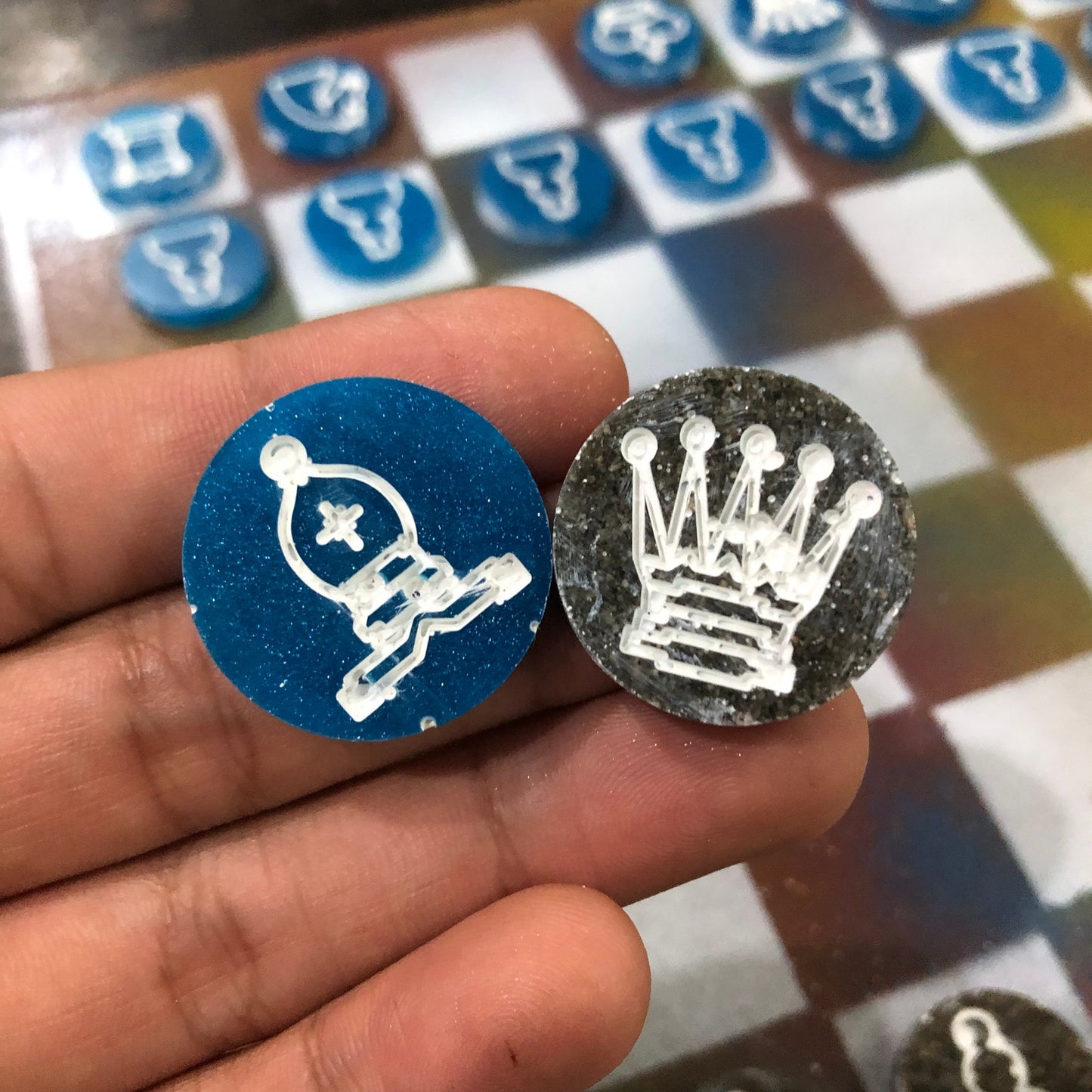 Color Mesh - Painted Chess Set