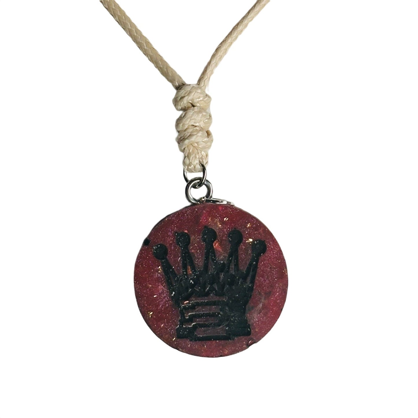 🎁 Burned Red Queen - Handmade Resin Chess Necklace (100% off)