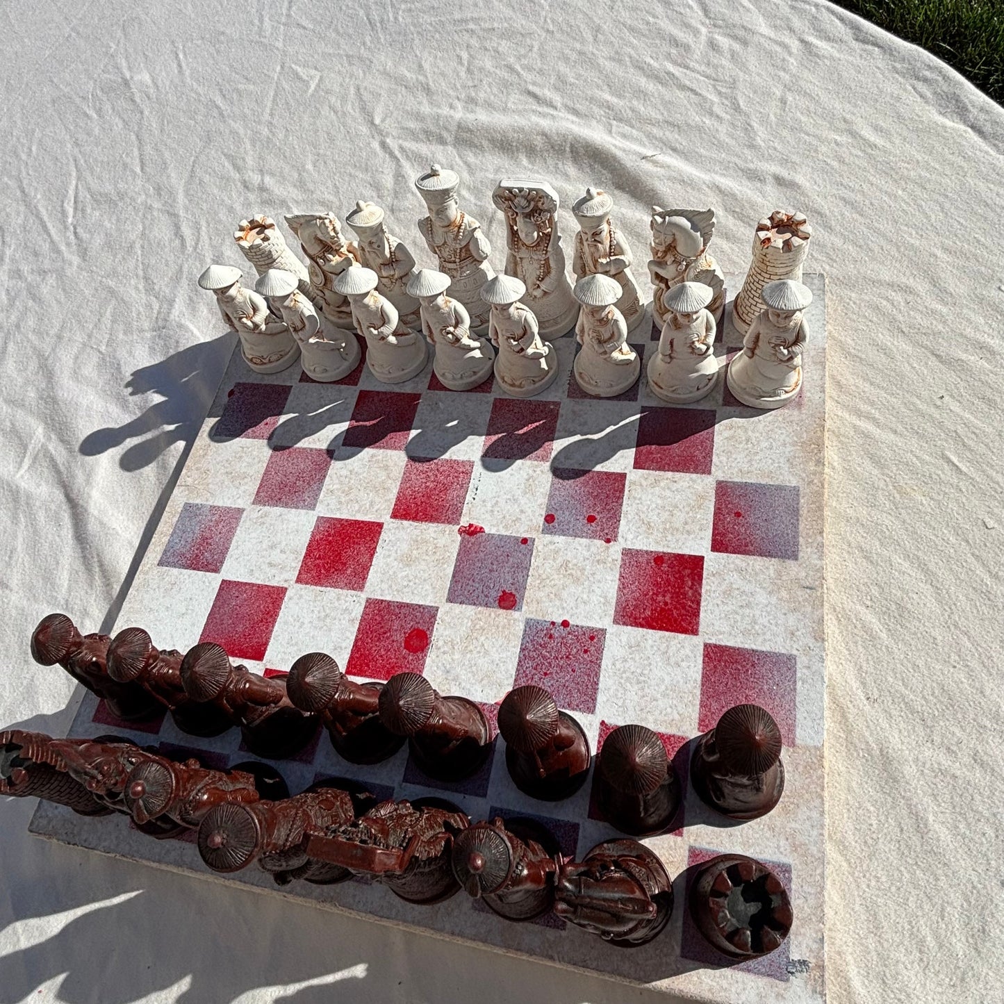 Spacey Red & White - Chinese Edition Chess Set