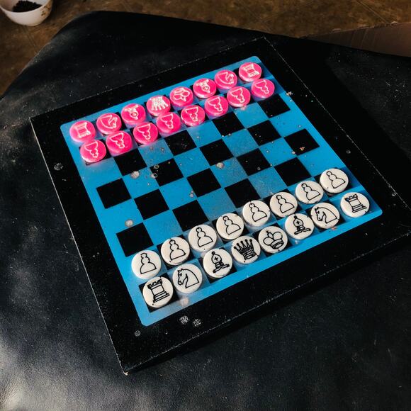 Chess Set - Spotted Blue