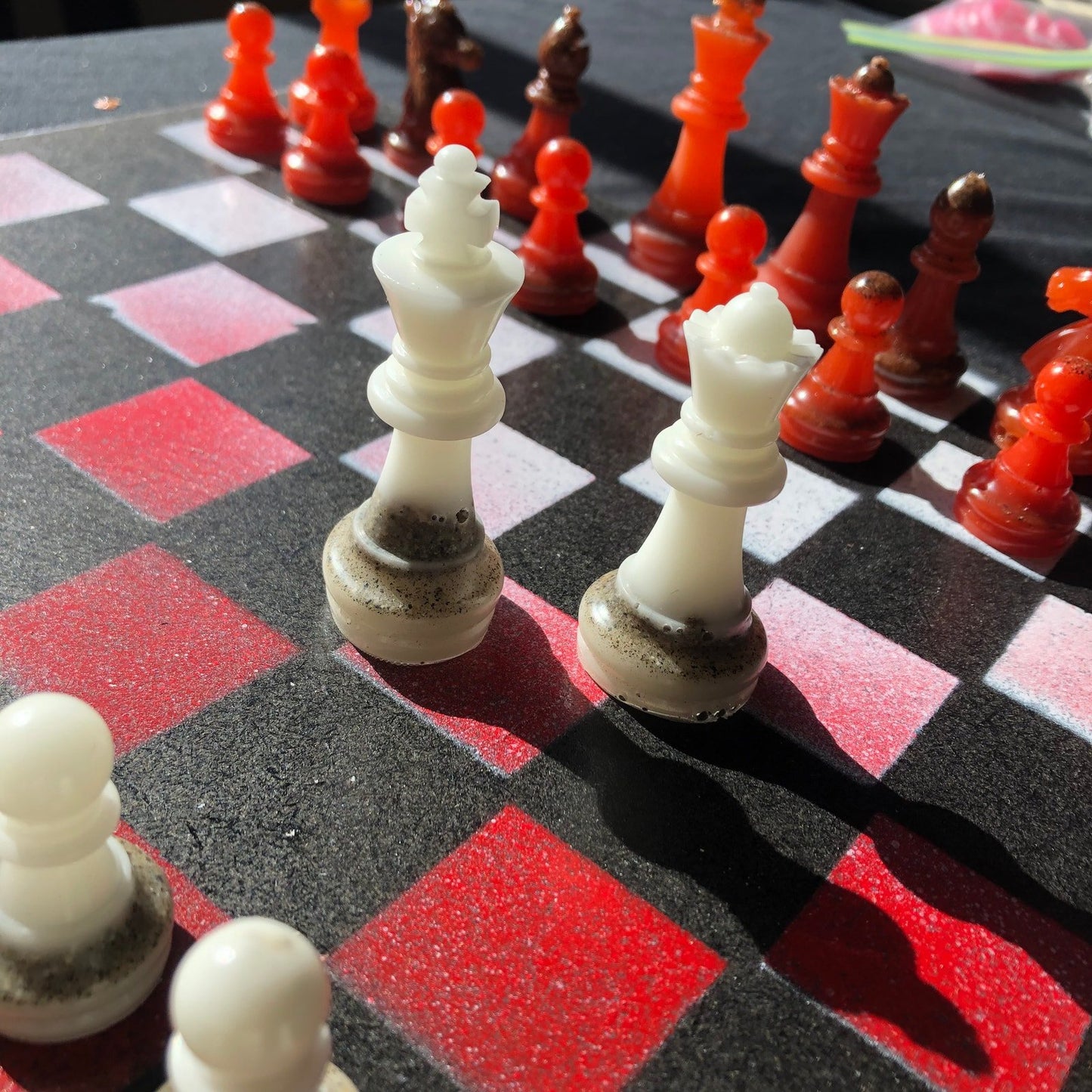 Chess Set - Fading Red